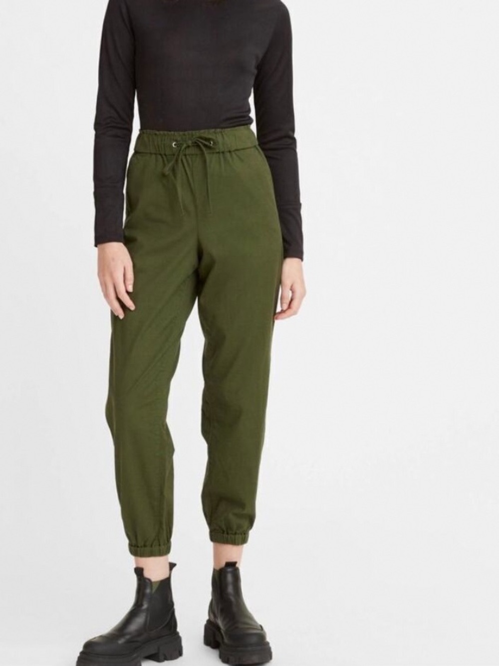 Levis off-duty joggers women’s pants in army green elastic waist size large